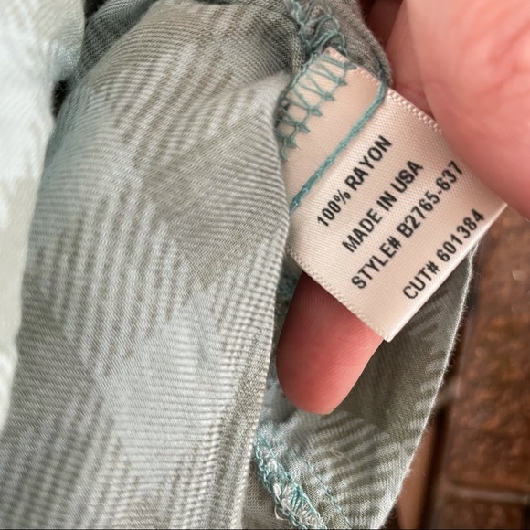 Bella Dahl Shirt Tail Button Down - Picture 4 of 6